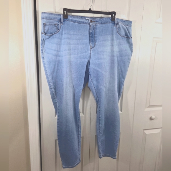 Old Navy Super Skinny Light Blue High Waist Plus Jeans Size 26 ~ Pre-Owned - Picture 2 of 8
